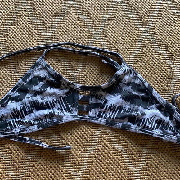 Jolyn bikini top - Picture 1 of 4